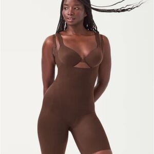 SPANXshape™ Invisible Open-Bust Mid-Thigh Bodysuit NWT